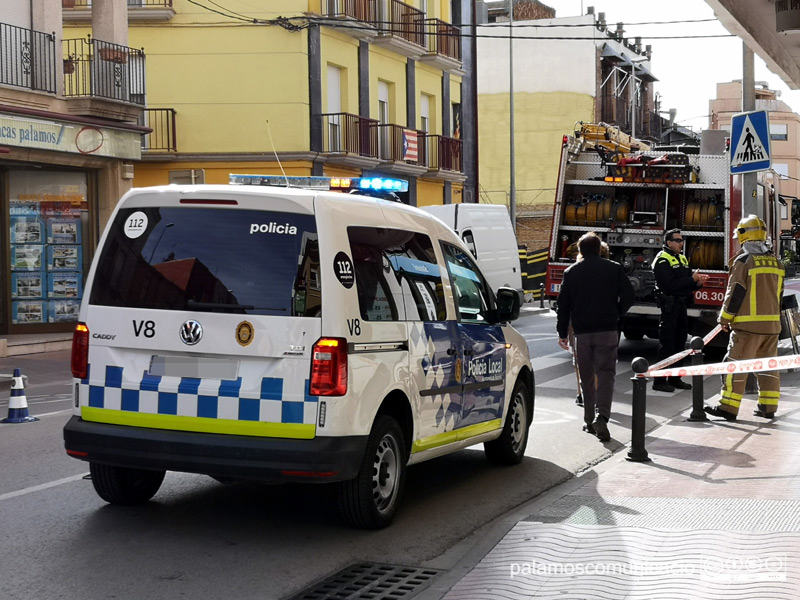 Policia Local i Bombers, al lloc de la fuita.