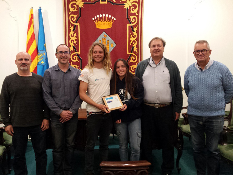 Els joves campions van ser rebuts a la Sala Noble de l'Ajuntament. (Foto: Ajuntament de Palamós).