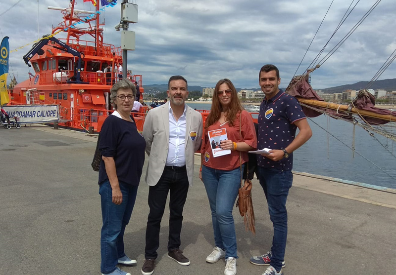 Representants de Ciutadans, al port de Palamós durant la campanya de les eleccions municipals. (Foto: C's).