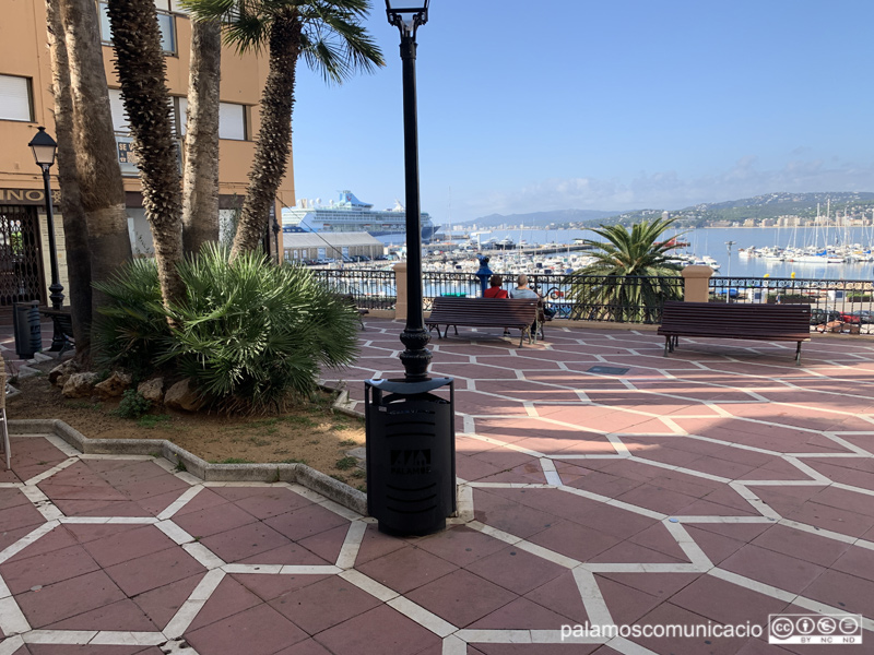 La plaça Murada de Palamós, un dels espais que regula de manera especial la nova ordenança.