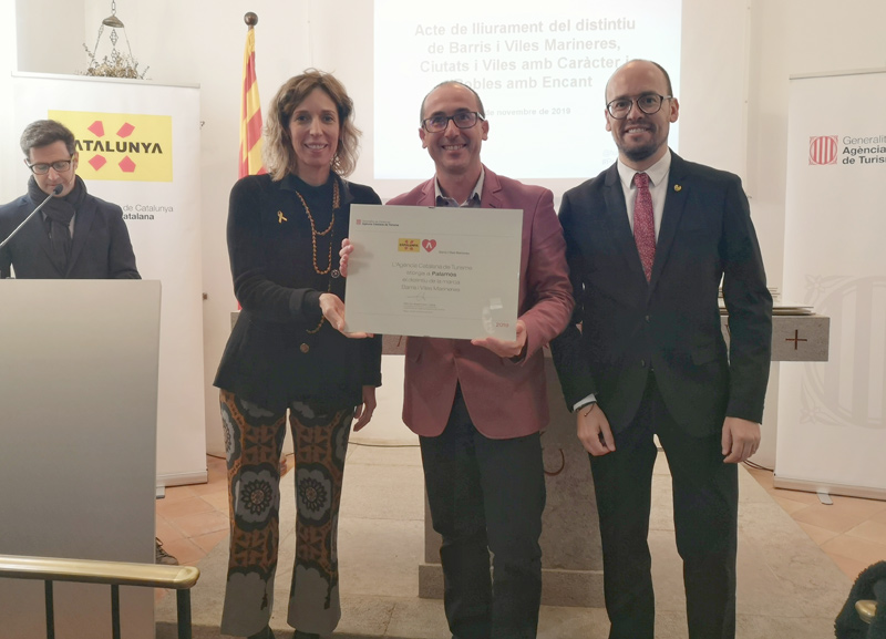 L'alcalde de Palamós, Lluís Puig, amb la consellera Àngels Chacón, i el director de l'Agència Catalana de Turisme, David Font.