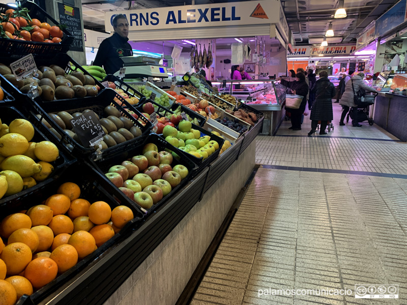 Vista interior del Mercat Municipal de Palamós.