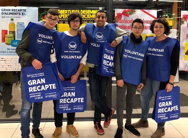 Un grup de voluntaris del Gran Recapte d'Aliments 2019. (Foto: Fundació Banc dels Aliments)