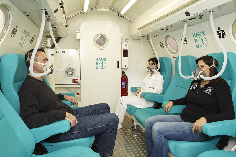 Interior de la cambra hiperbàrica de l'hospital de Palamós.(Foto: SSIBE)