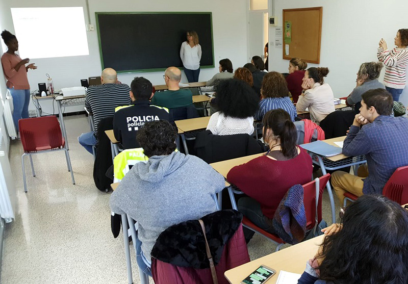 Un moment de l'activitat que es va fer a l'Aula d'Aprenentatge. (Foto: Ajuntament de Palamós).