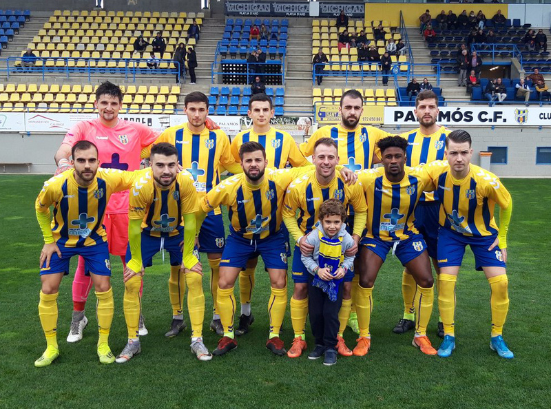 L'onze inicial del Palamós CF que ha perdut davant el segon classificat (1-4)