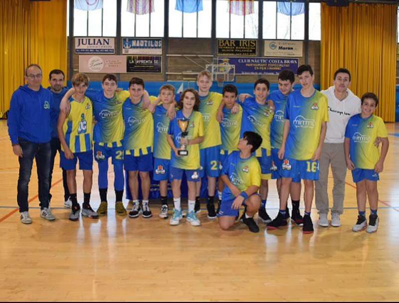 L'infantil masculí del Club Esportiu Palamós, flamant campió del Torneig en la seva categoria. (Foto: CE Palamós).