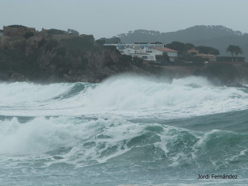 Temporal de mar, dimecres passat a La Fosca. (Foto: J. Fernández tempspalamos.blogspot.com).