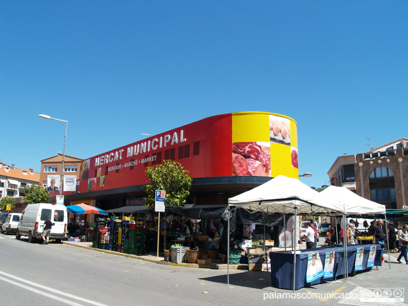 El Mercat Municipal de Palamós, a l'avinguda de Catalunya.