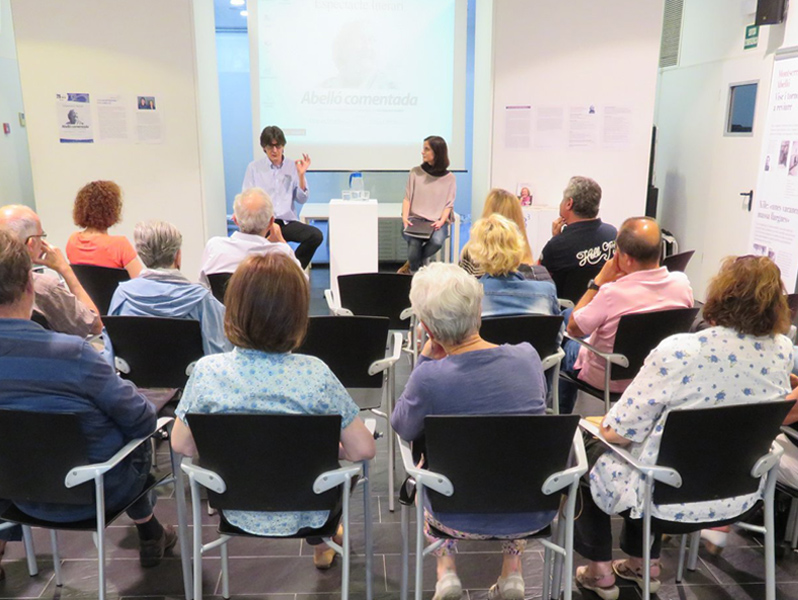 L'escriptor Miquel Martín i l'actriu Olga Cercós son els encarregats d'homenatjar l'obra de Víctor Català. (Foto: Ajuntament de Palamós).