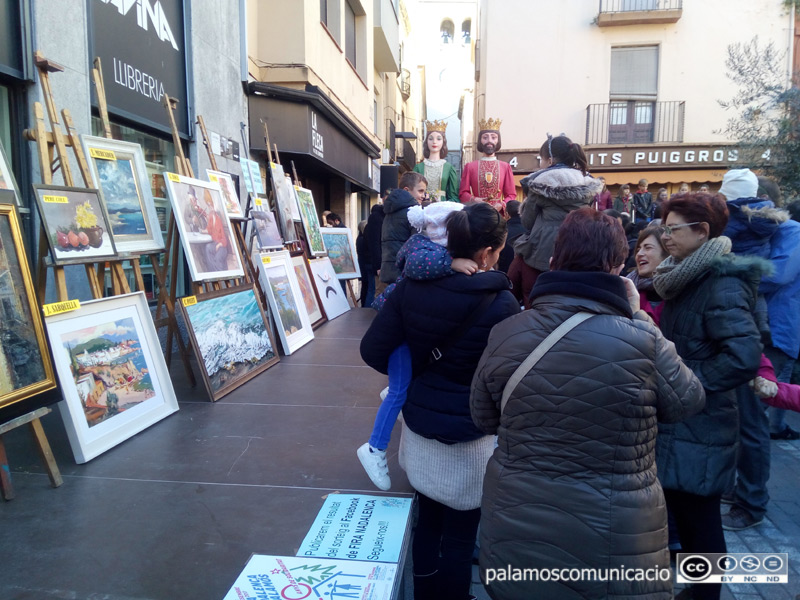 La Fira Nadalenca compta amb el sorteig de quadres cedits per pintors de la comarca.