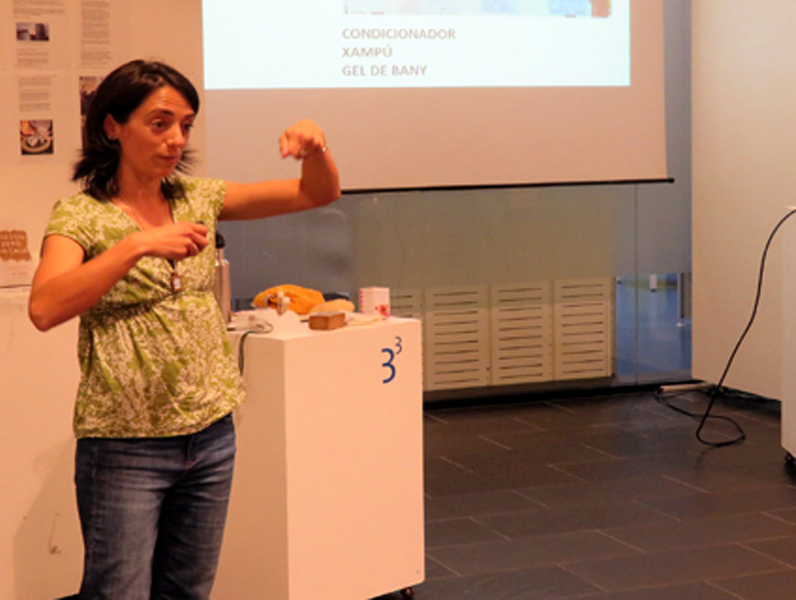 La xerrada va a càrrec d'Ester Peñarrubia, doctora en Enginyeria Agrònoma. (Foto: Biblioteca Lluís Barceló i Bou).