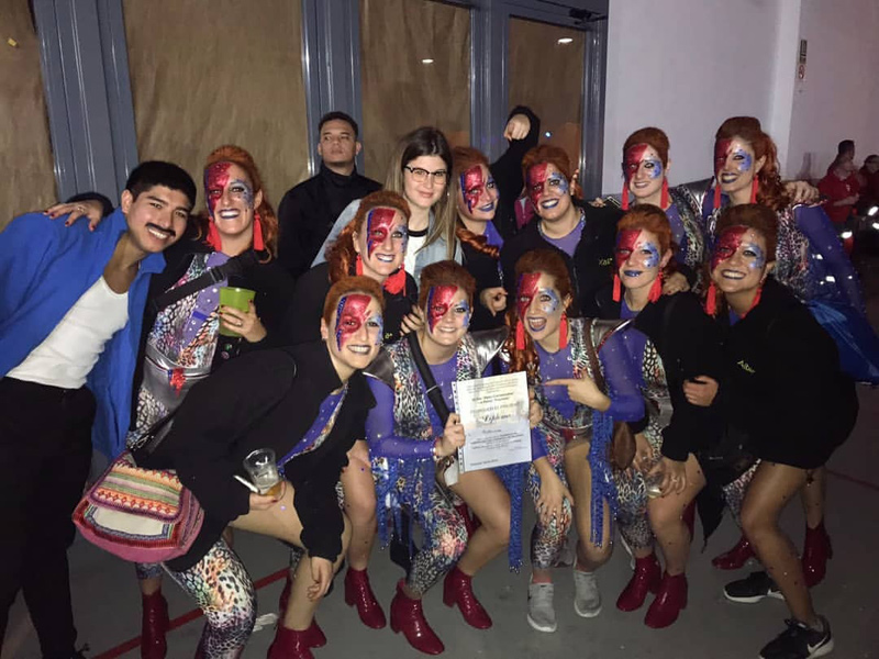 Les Folloneres, disfressades de David Bowie, en l'edició de 2018 del Carnaval de Palamós. (Foto: Les Folloneres).