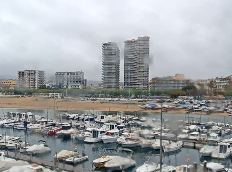 La pluja, com avui, ha estat la protagonista meteorològica a Palamós aquests dies. (Foto: webcam Palamós).
