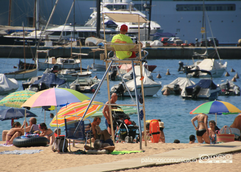 Servei de socorrisme a la platja de Palamós.