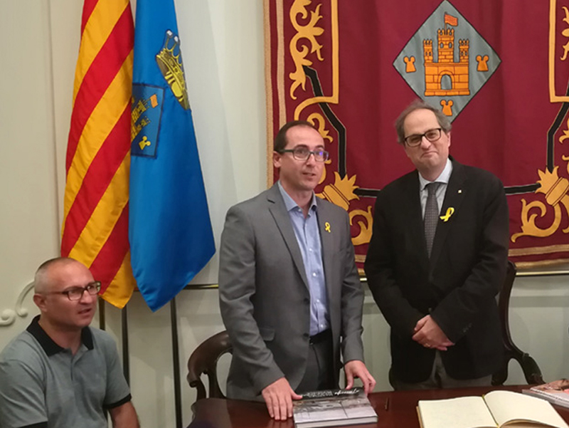 El president Torra, inhabilitat per la JEC, en la seva primera visita oficial a Palamós. (Foto: Ajuntament de Palamós).