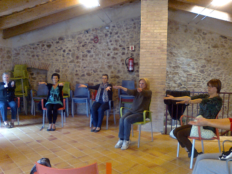 Sessió de gimnàstica per a la prevenció del limfedema, en una imatge d'arxiu. (Foto: Fundació Oncolliga Girona).