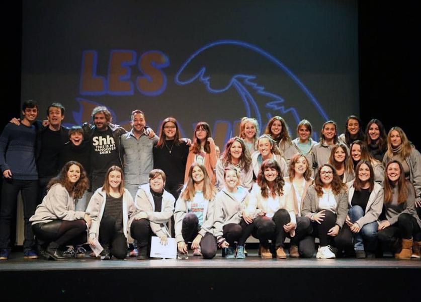 Els participants de l'any passat amb integrants de Les Braves. (Foto: Colla Les Braves).