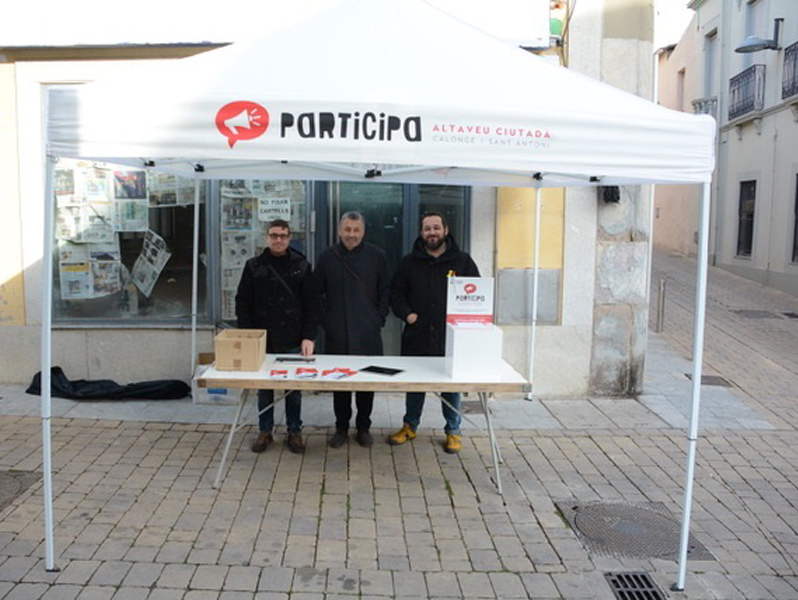 Carpa de Participació Ciutadana per fomentar la recollida de propostes. (Foto: Ajuntament de Calonge i Sant Antoni).