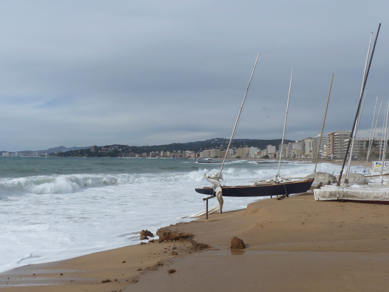 Platja d'Es Monestrí, a Sant Antoni, a tocar de Palamós. (Foto: J. Fernández tempspalamos.blogspot.com).