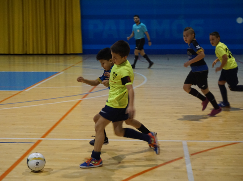 Un instant de la semifinal que van disputar ahir Palamós i Malgrat. (Foto: Palamós CFS).