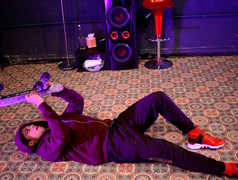 Albert Salazar protagonitza 'A.K.A.'. (Foto: lagorga.cat).