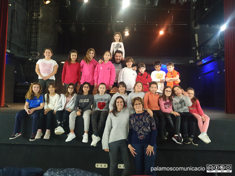 Un grup de l'escola de dansa Georgina Ors després d'un assaig pel festival de demà.