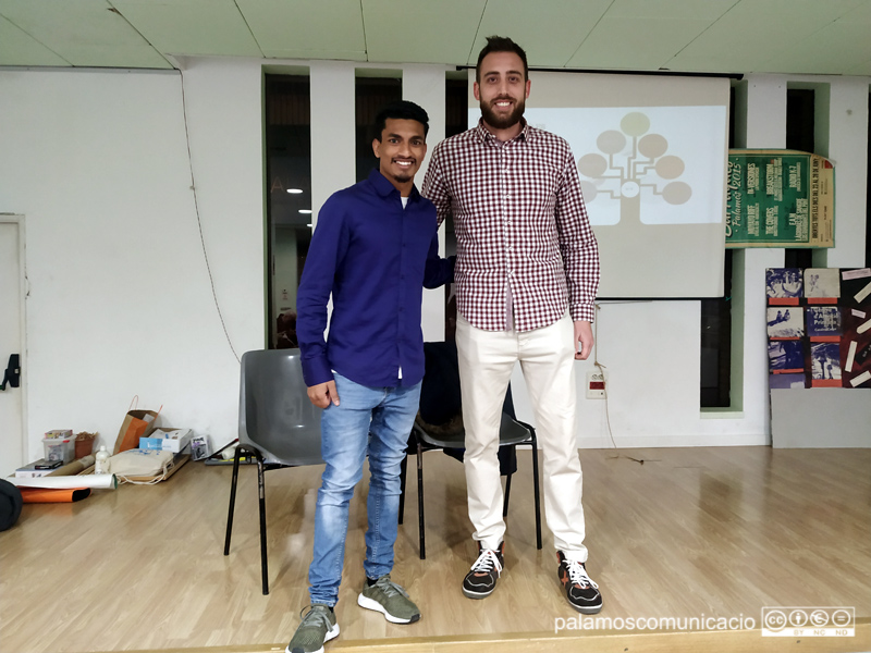 Ziaur Rahman i Oriol González, ahir abans de la xerrada a l'antic Punt Jove.