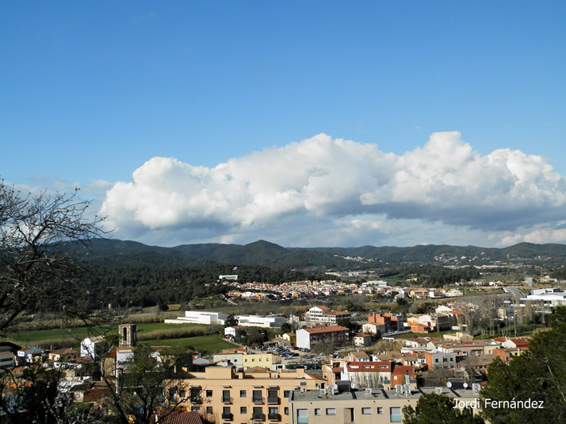 Cúmuls observats des del Puig del Molí de Vent de Sant Joan. (Foto: J. Fernández tempspalamos.blogspot.com).