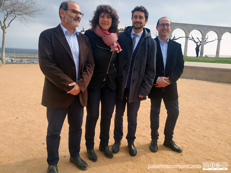 Els consellers Jordà i Calvet entre el director del Museu de la Pesca i secretari de la Taula, Miquel Martí, i l'alcalde Lluís Puig.