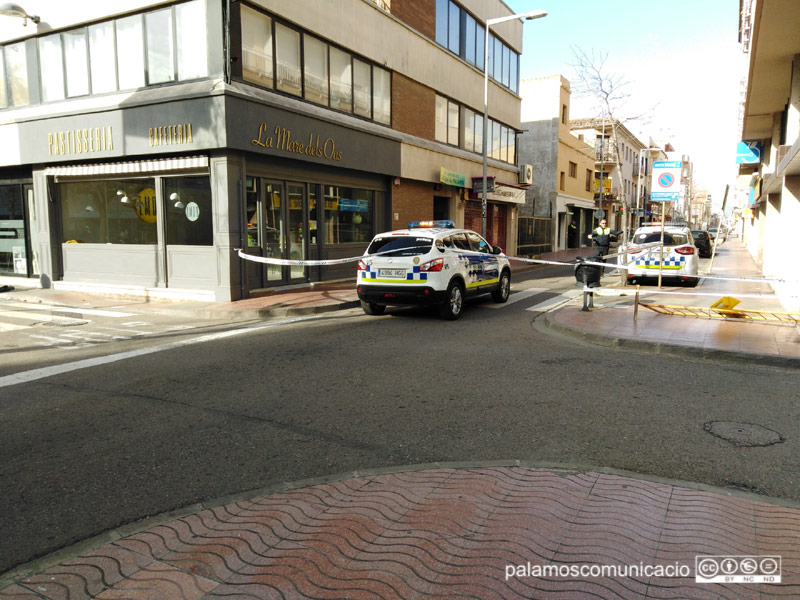 El tram del carrer del President Macià tallat al trànsit a causa del despreniment.