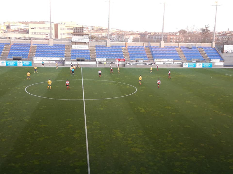 Un instant del partit entre el Palamós i el Rubí. (Foto: Palamós CF).