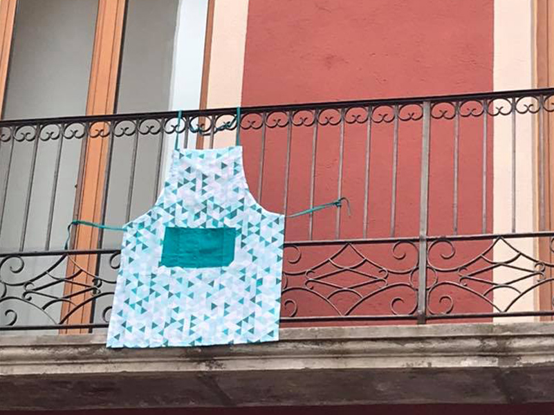 Campanya 'Pengem el davantal' per reivindicar que les tasques domèstiques són cosa tant de l’home com de la dona. (Foto: Espai Jove Calonge i Sant Ant