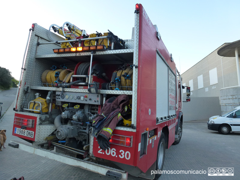 El foc va mobilitzar una dotació de Bombers.