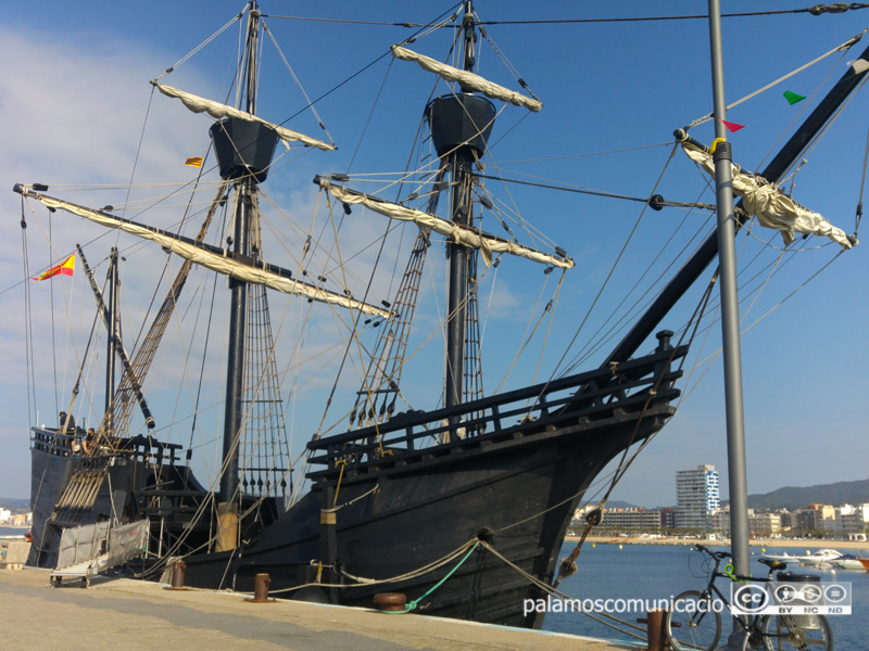 La caravel•la Nao Victoria en una edició del Palamós Terra de Mar.