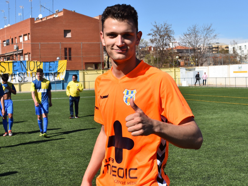 Biel Pla després de la victòria al camp del Sabadell Nord, partit en què va marcar el primer gol. (Foto: Sergi Cortés fanspalamoscf.com).