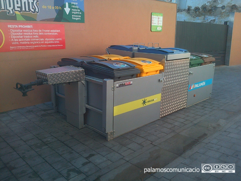 Illes emergents en un carrer de Palamós.