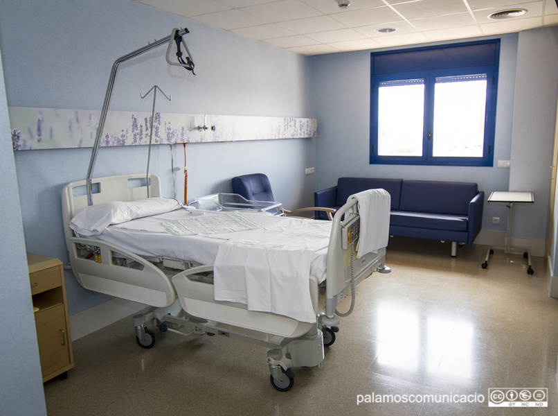 Un llit en una habitació de l'hospital de Palamós.