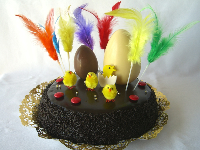 Els Kins20 proposen un concurs de mones de Pasqua i pastissos de xocolata. (Foto: lacuinadecasa.cat).