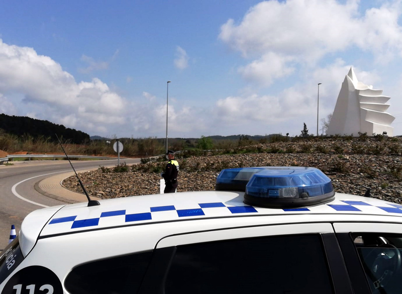 Control de la Policia Local en un dels accessos al municipi. (Foto: Ajuntament de Palamós).