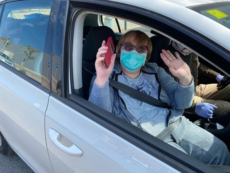 Pilar Arxé, tornant a casa després de rebre l'alta hospitalària. (Foto: Junts per Catalunya Palamós - Sant Joan).