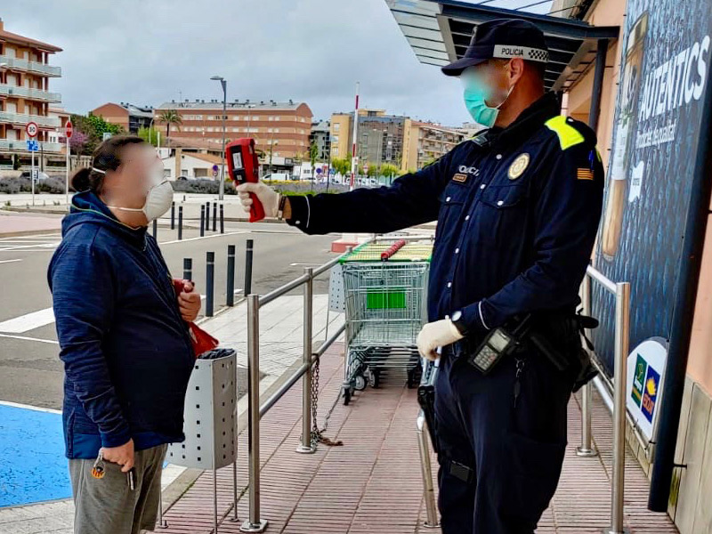 El cos policial ha adquirit una càmera termogràfica portàtil per fer aquests controls. (Foto: Ajuntament de Calonge i Sant Antoni).