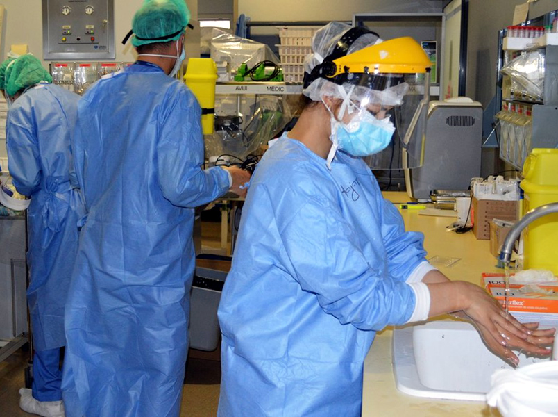 Personal sanitari de l'hospital de Palamós. (Foto: SSIBE).