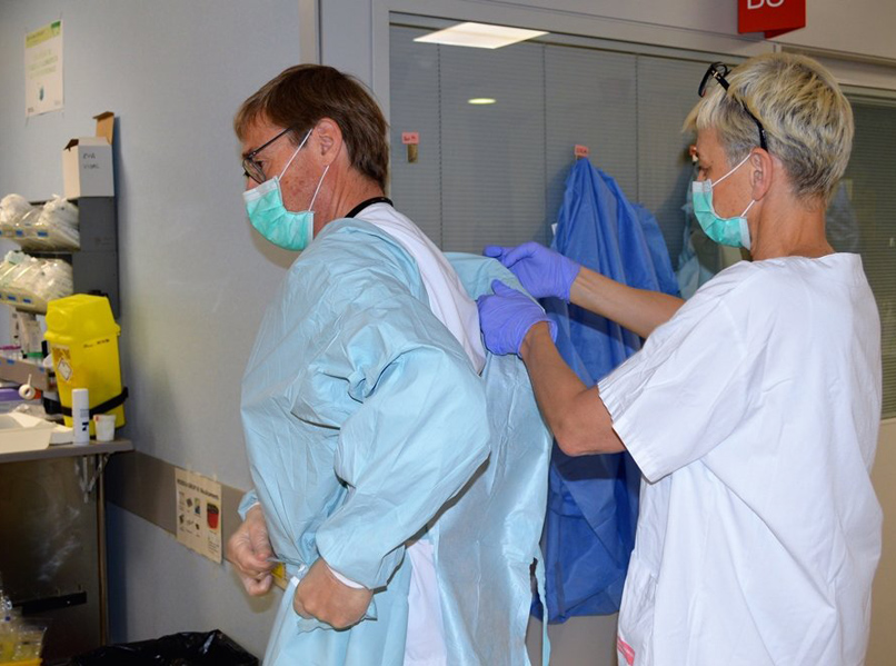 Treballadors del servei d'Urgències de l'hospital de Palamós. (Foto: SSIBE).