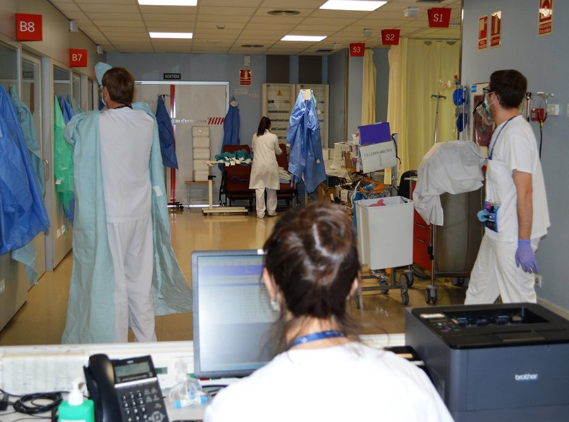 Treballadors de l'hospital de Palamós. (Foto: SSIBE).