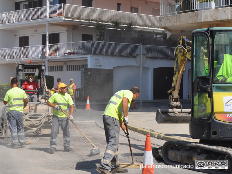 Manteniment de la via pública en una imatge d'arxiu.