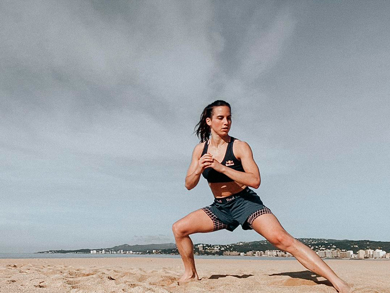 Queralt Castellet, entrenant a la platja Gran de Palamós.