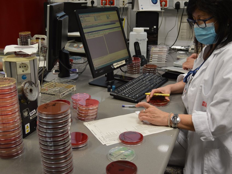 L'hospital de Palamós i l'atenció primària que en depèn estan demanant a diari entre 90 i 100 proves de PCR. (Foto: SSIBE).