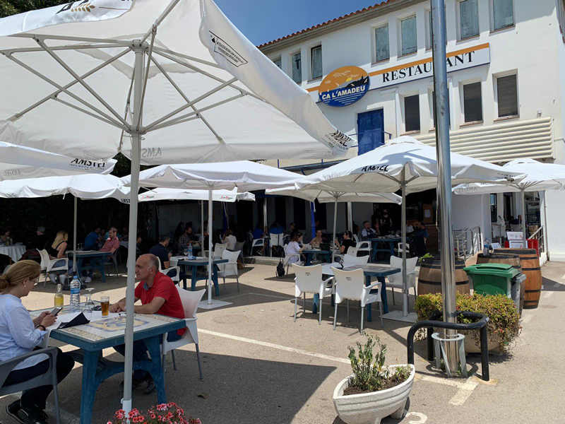 Restaurant 'Ca l'Amadeu, al Port Marina Palamós, ahir al migdia. (Foto: Ca l'Amadeu).