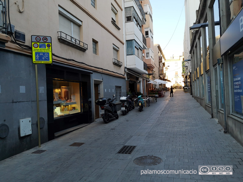 Accés al barri Vell pel Carrer Nou, a l'alçada de l'avinguda Onze de Setembre.